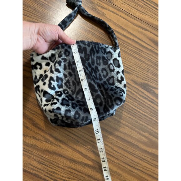 Black, white, and grey fuzzy leopard print zippered tote bag - Picture 3 of 7